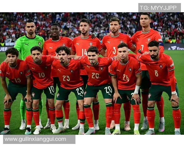 足球传奇球星排行榜揭秘：历史最伟大的十位球王与他们的辉煌时刻