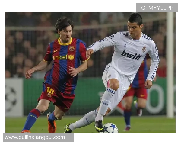 足球场上的山羊之王：探秘梅西、C罗与萨拉赫的竞技传奇